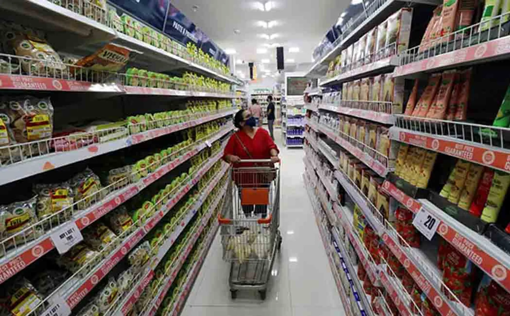 Reliance acquires 200 Future Retail outlets